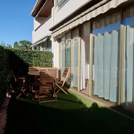 Appartamento Lora With Garden & Pool
