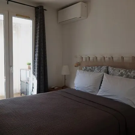 Lora With Garden & Pool Appartamento *