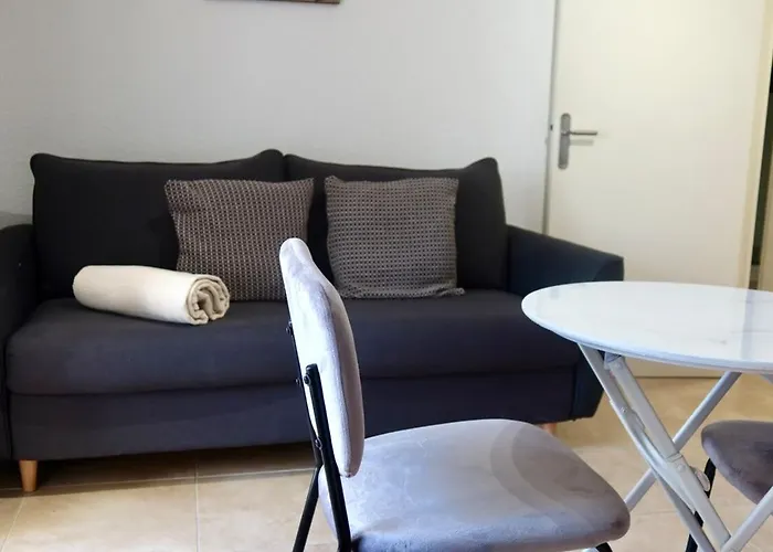 Lora With Garden & Pool Appartement
